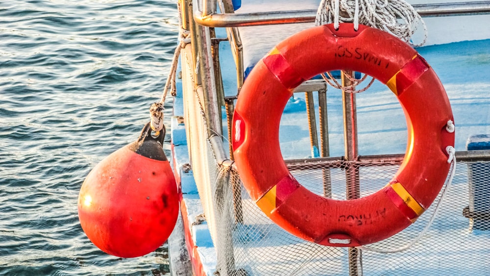 15 consigli importanti per navigare in sicurezza in mare